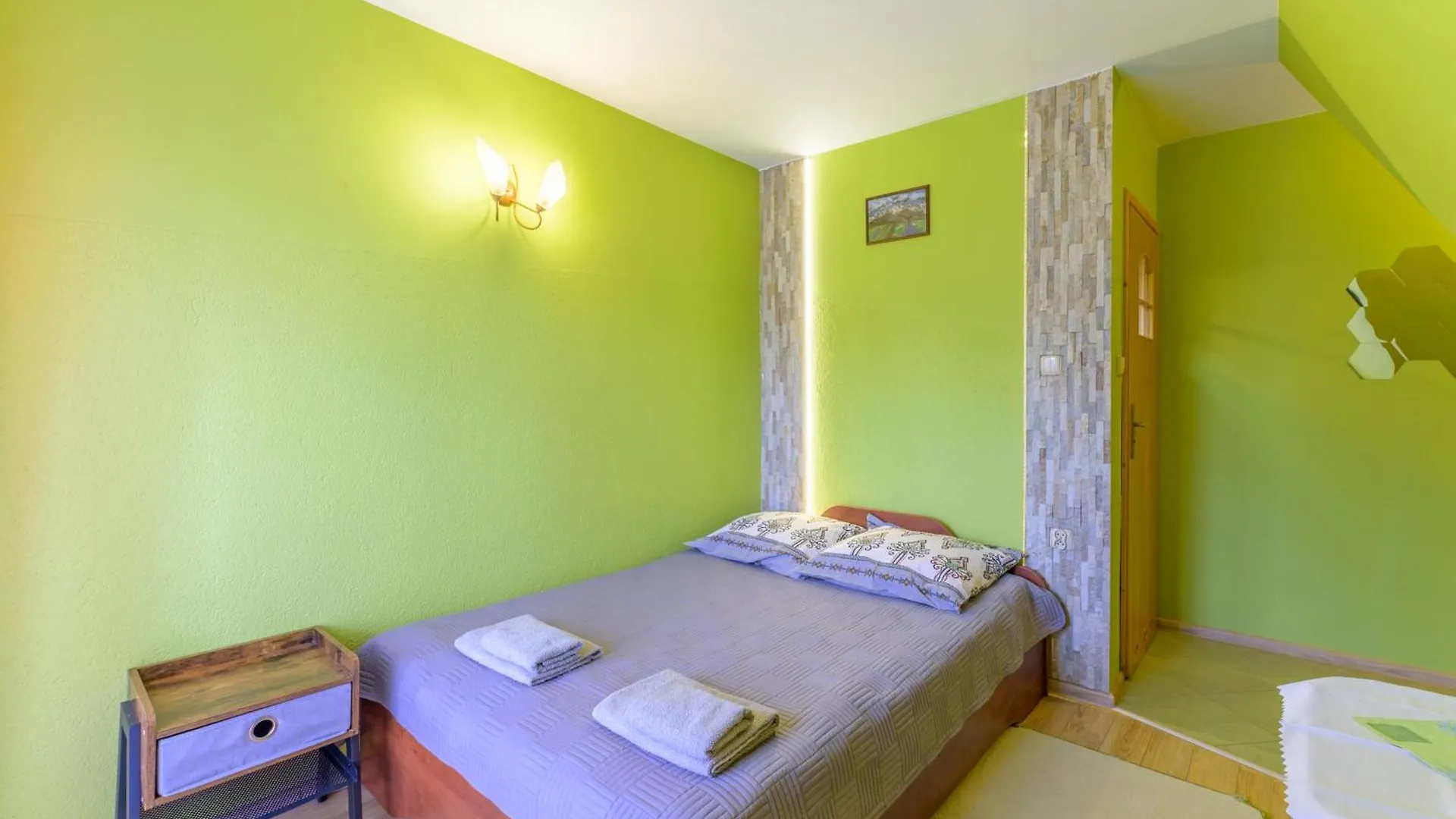 Pokoje Goscinne U Babci 자코파네 B&B